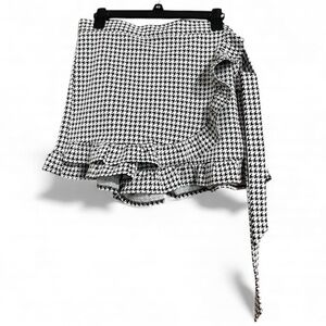 White Birch Women’s Black & White Houndstooth Macarena Shorts w/ Scallop Hems M